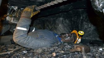 اضافه کاری در مشاغل سخت و زیان آور به چه شکلی است؟
