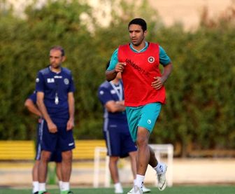 ستاره جنجالی به استقلال رسید/ اولین برخورد پس از انتقال پر از درگیری!