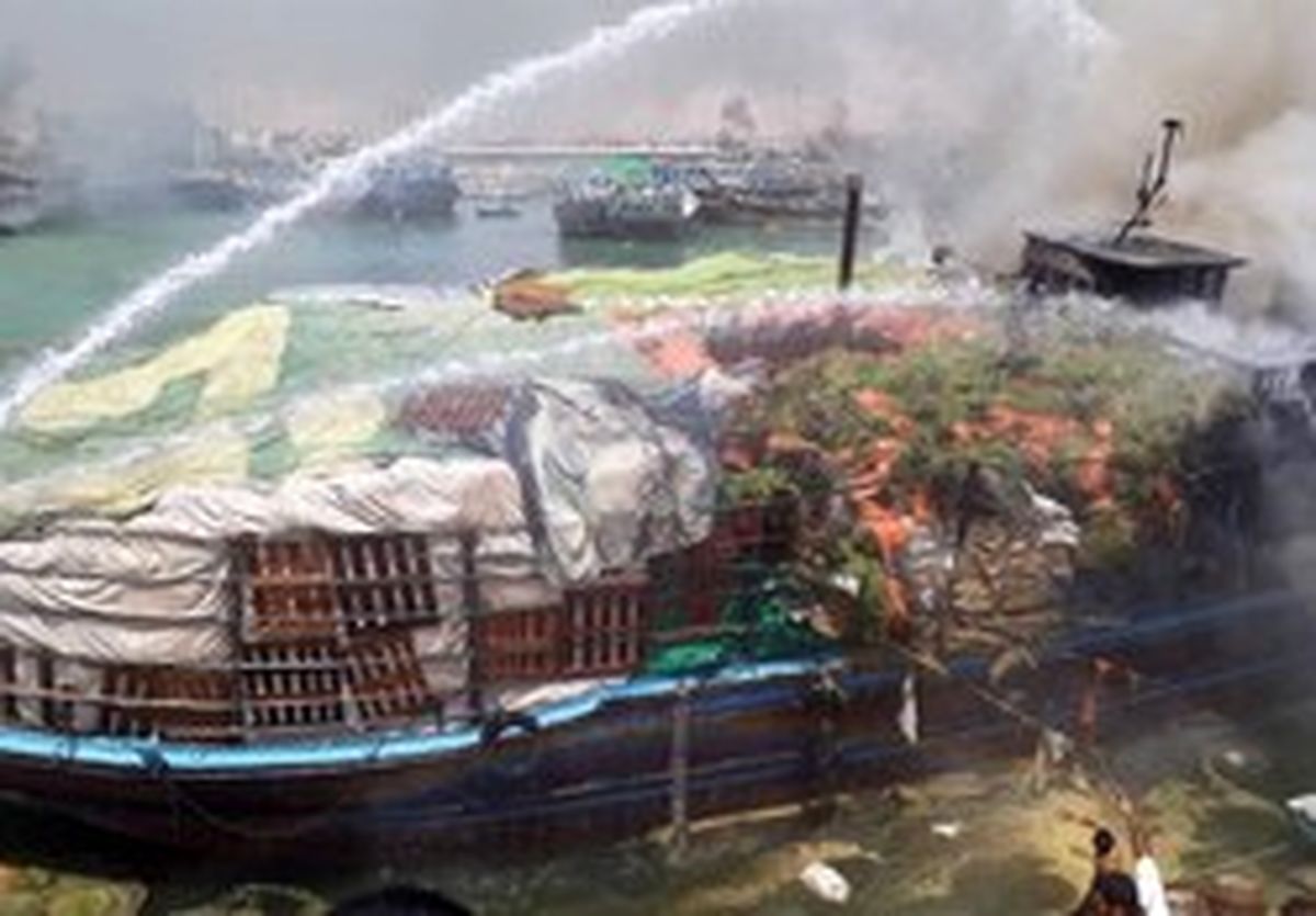 آتش‌سوزی در اسکله کنگان