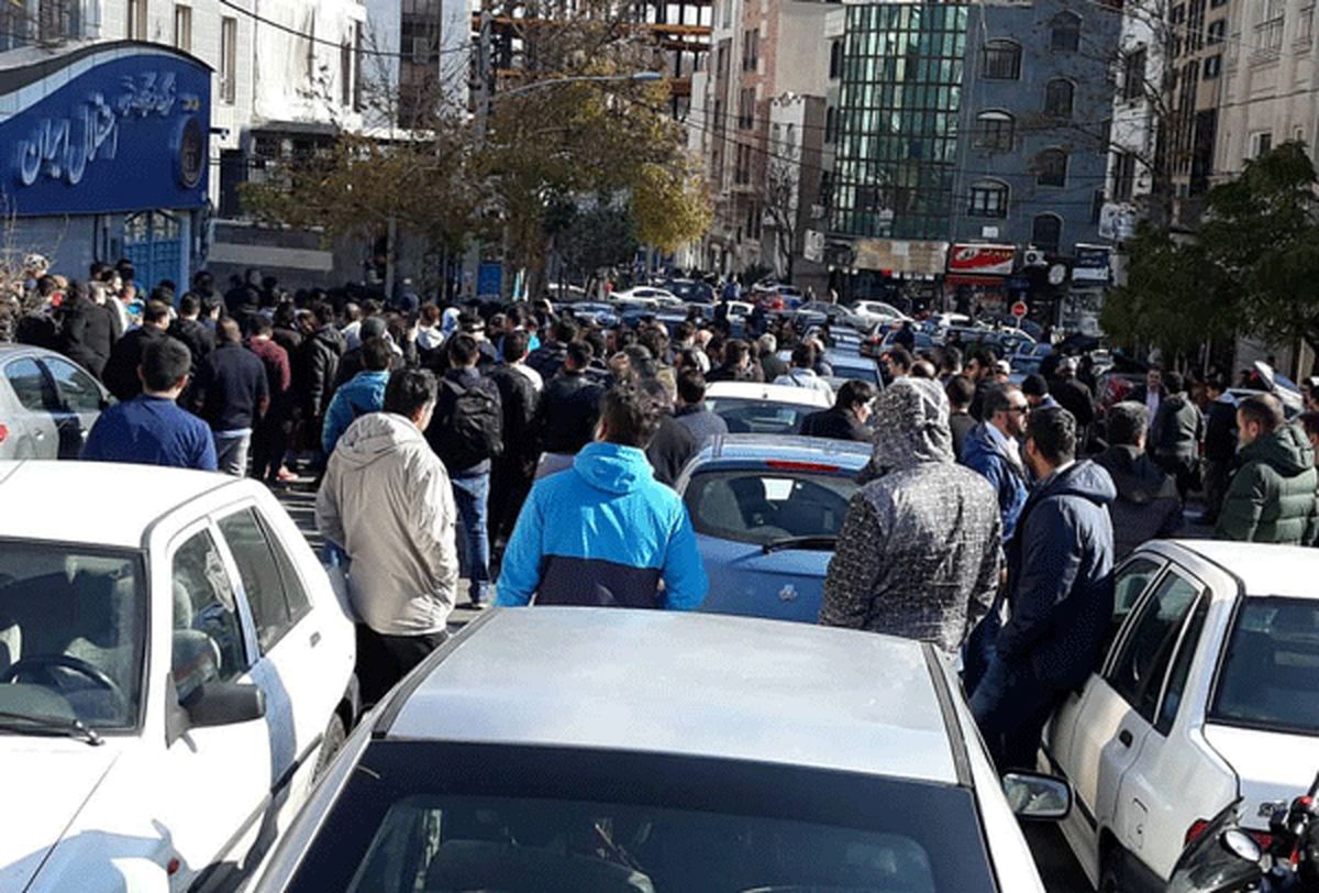 هواداران استقلال معاون باشگاه را کتک زدند!