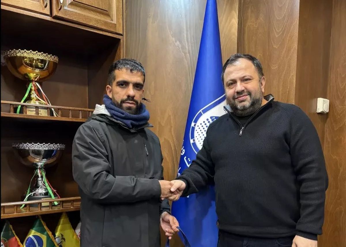 علیرضا بابایی از بازیکن چادرملو اردکان تقدیر به عمل آورد