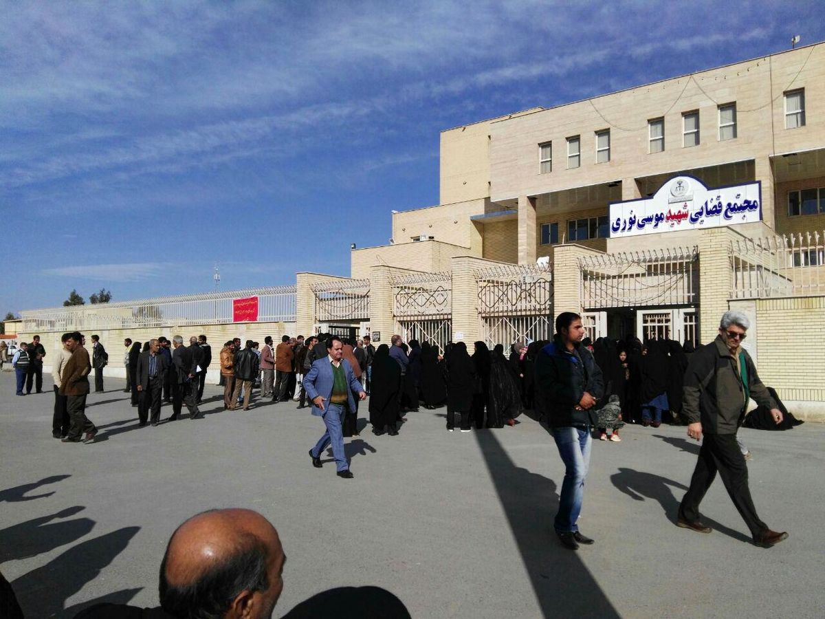 اعتراض مال باختگان کانون ازدواج آسان

