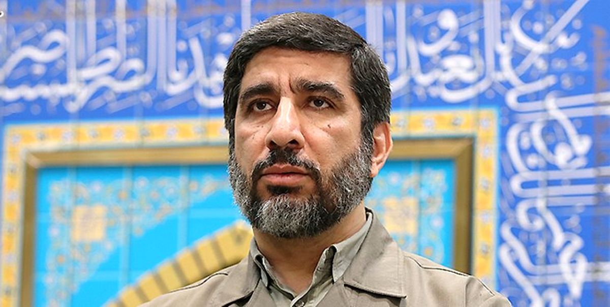 مهدی سلحشور در جمکران دعای توسل می‌خواند