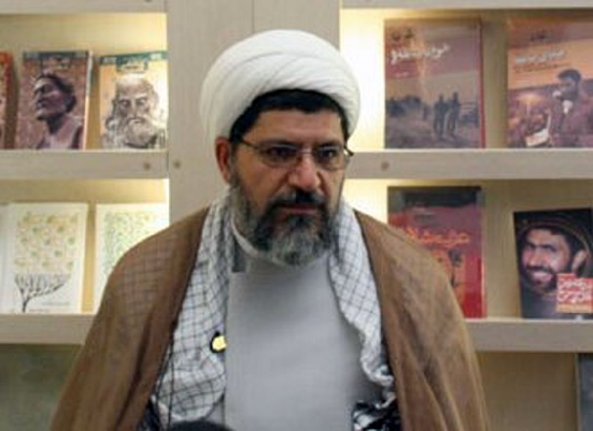 رهبر انقلاب روزانه چند ساعت کار می‌کنند؟/ حیرت فرماندهان نیروهای مسلح از تسلط آیت الله خامنه‌ای بر مسائل نظامی