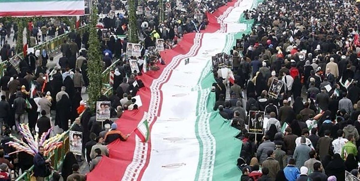 برج آزادی در شب 22 بهمن بی نظیر شد