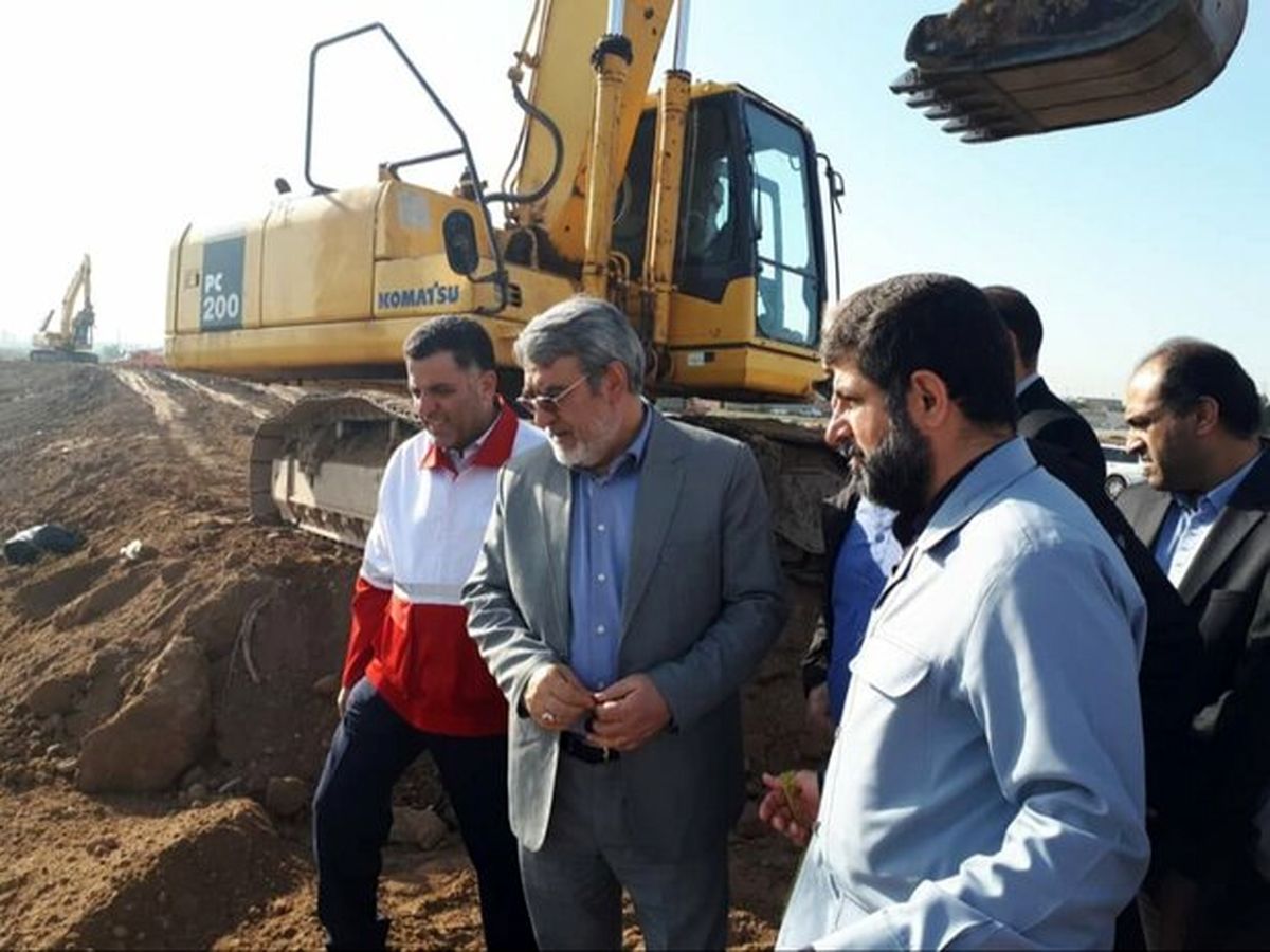 بازدید رحمانی فضلی از ایجاد سیل بند در پیرامون اهواز
