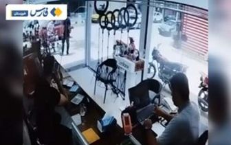 اولین فیلم از دوربین مداربسته هنگام ریزش متروپل