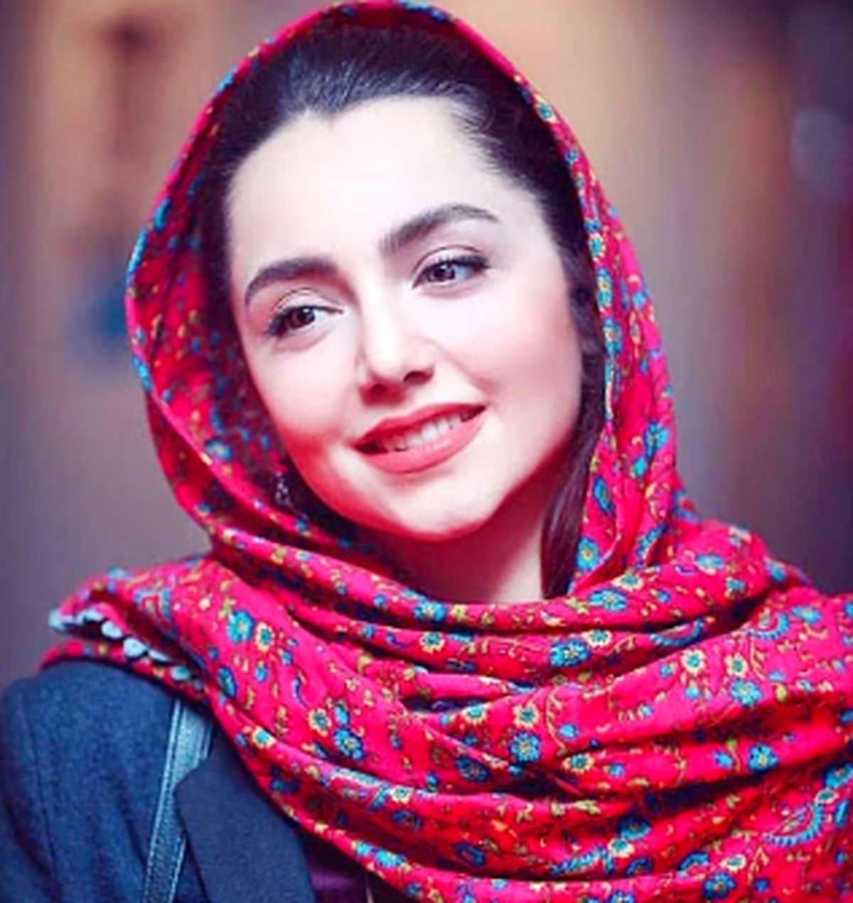 نازنین بیاتی در میان رنگین کمانی از نور /عکس