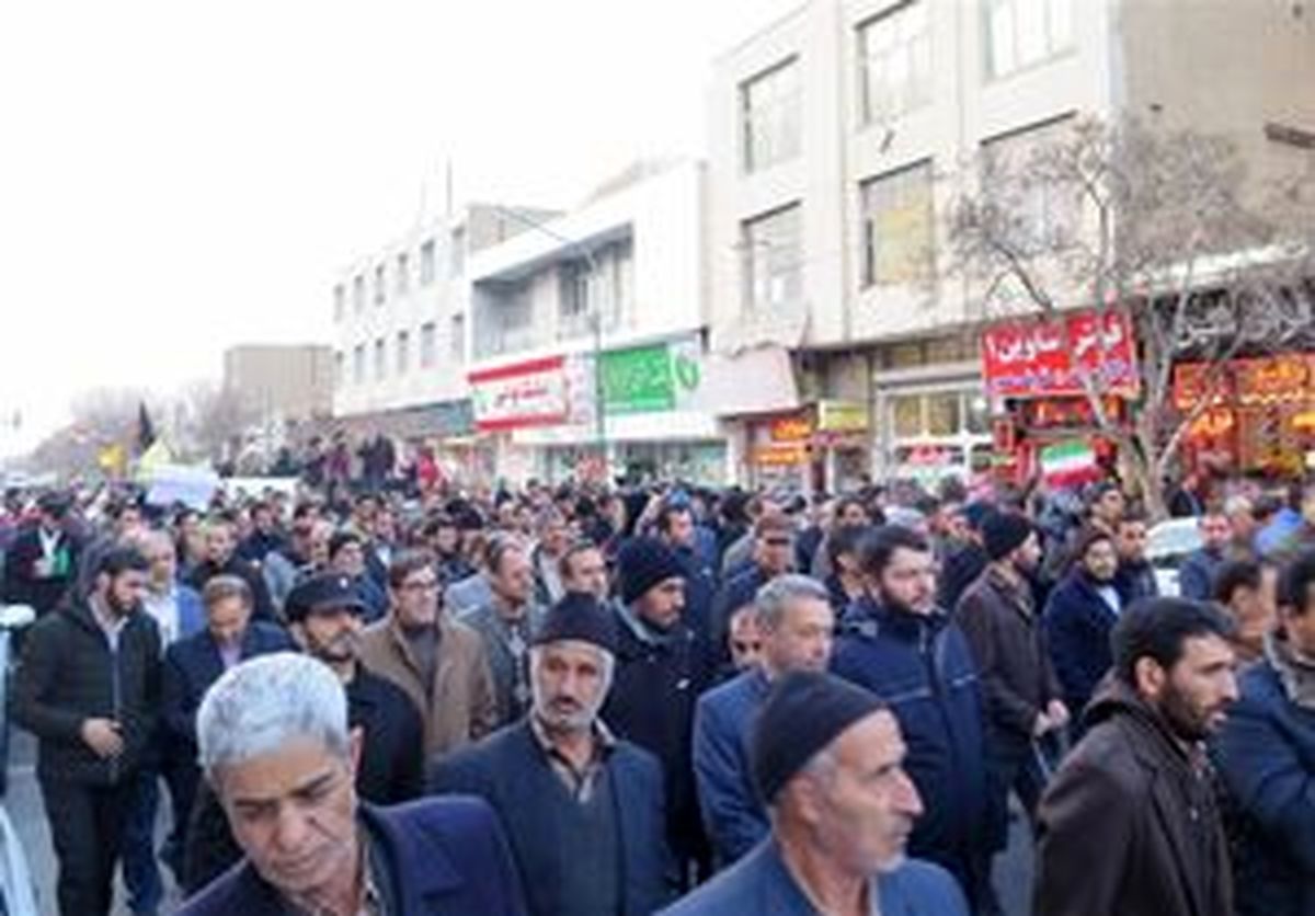 
تجمع ‌مردم زنجان علیه اغتشاشگران +تصاویر
