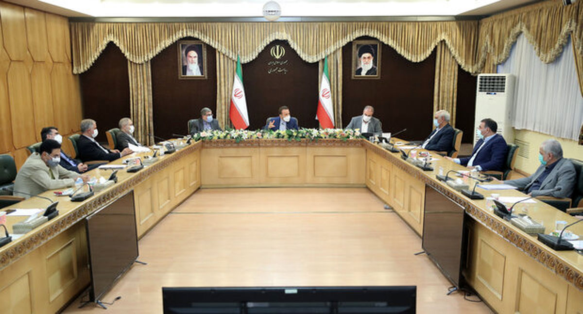 واعظی: باید تجربیات خود را در اختیار دولت سیزدهم قرار دهیم