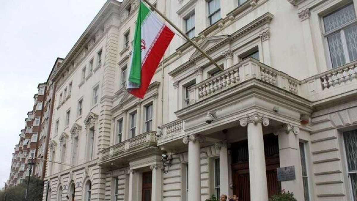 انتقاد به تهدید مراجعان به سفارت ایران در لندن
