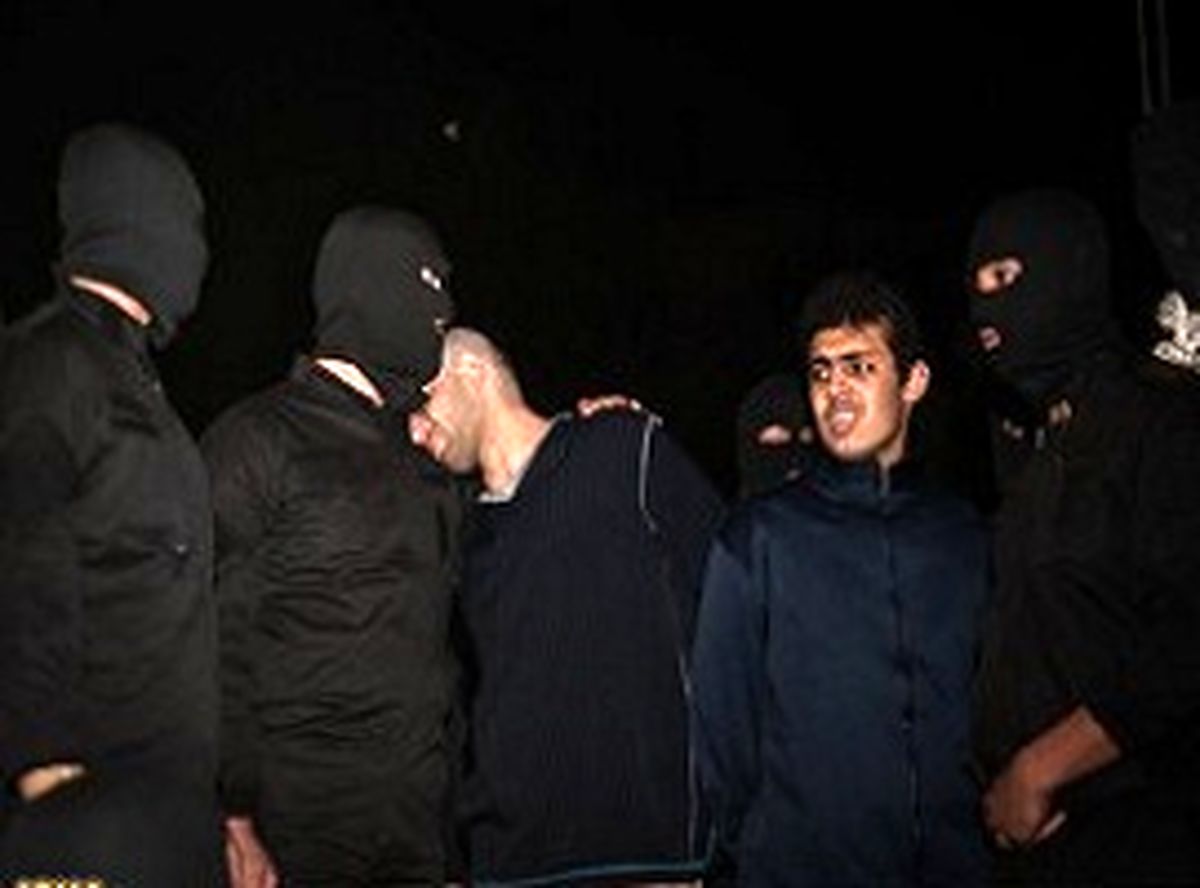 حمایت زورگویان از زورگیران + تصویر