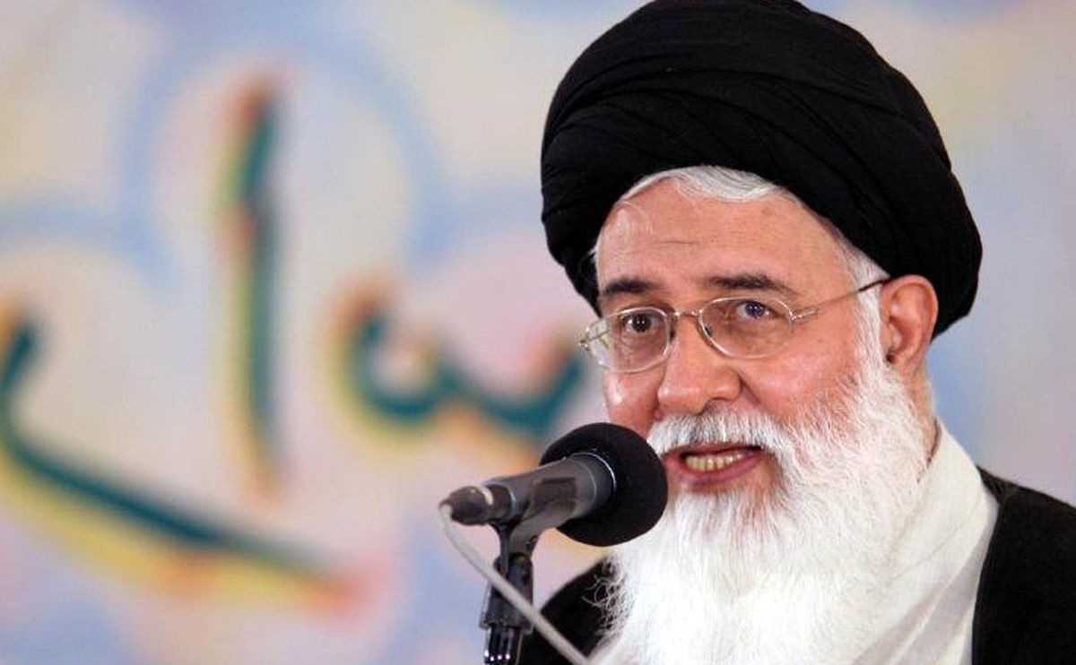 
آن‌هایی که دم از تعامل با آمریکا می‌زنند کافر نیستند بلکه فقط دل به ترحم مستکبران بستند
